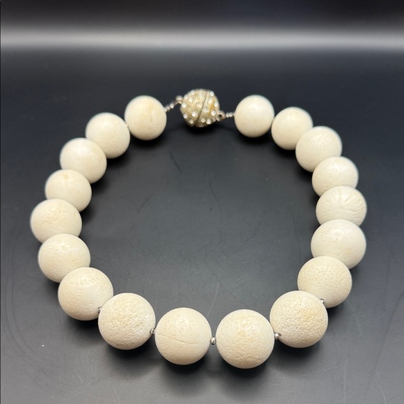Elegant Cream Beaded Necklace - Picture 1 of 14
